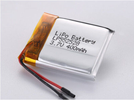 LP552528 3.7V 400MAH उच्च क्षमता वाली लिपो पैक कम तापमान वाली लिपो बैटरी और चांदी की पन्नी के साथ दीर्घकालिक बिजली आपूर्ति के लिए