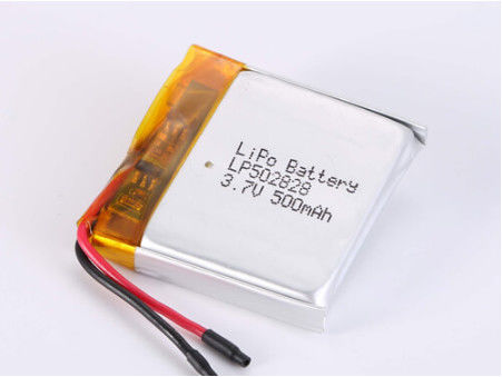 LP502828 3.7V 500MAH लिथियम पॉलीमर बैटरी जेएसटी/अनुकूलित कनेक्टर प्रकार और आरओएचएस प्रमाणपत्रों के साथ वोल्टेज 3.7V एनोड सामग्री अन्य