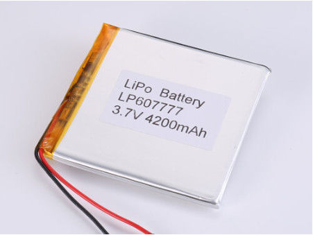 LP607777 3.7V 4200MAH लिथियम पॉलिमर बैटरी ओवरचार्ज प्रोटेक्शन और सीसी/सीवी चार्ज विधि के साथ निर्माता से